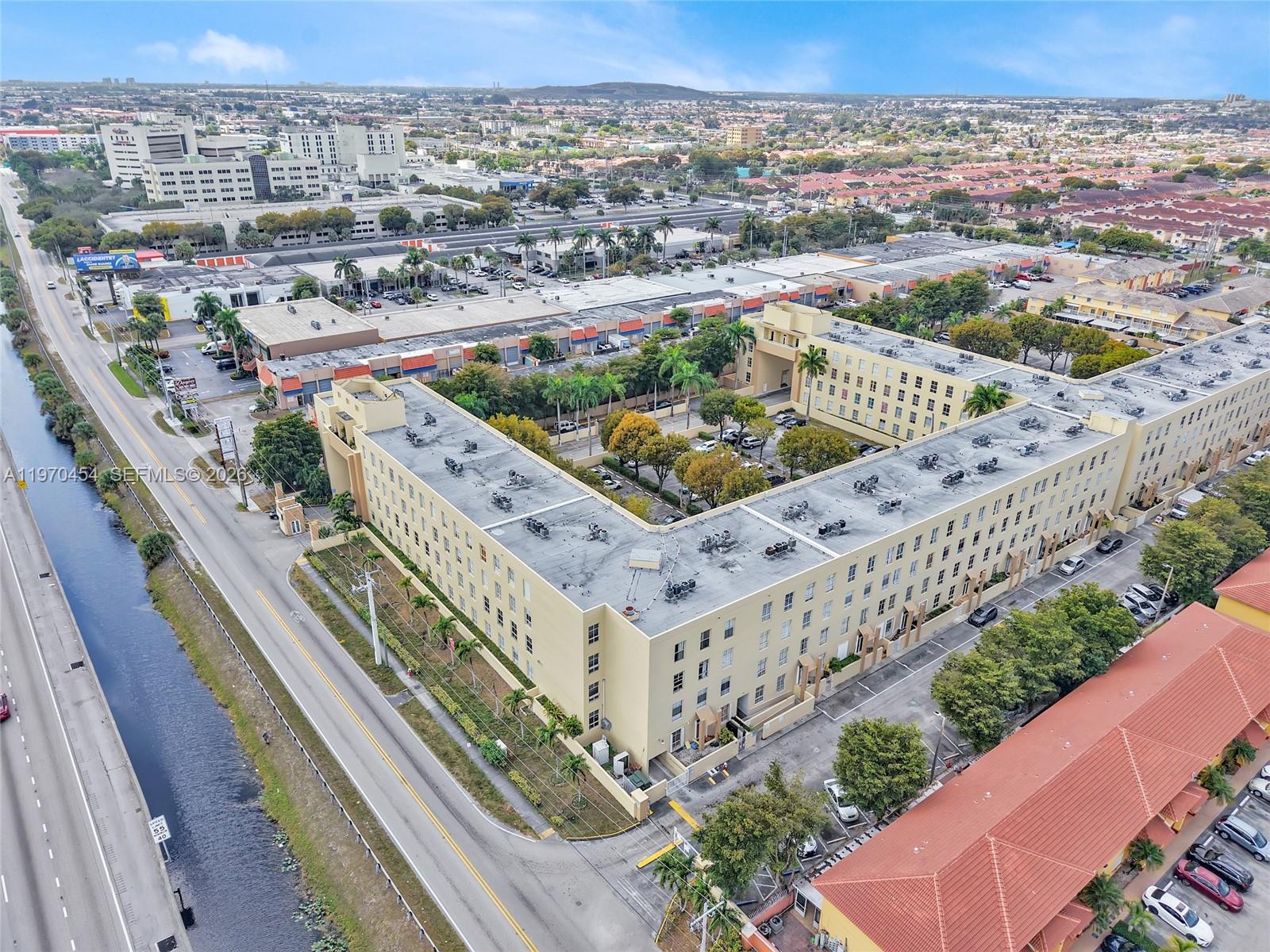 ROYAL PALMS CONDO - Residential