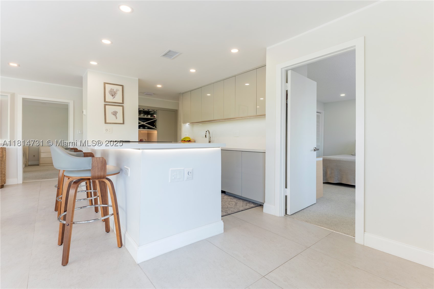 GOLDEN ISLES TOWERS CONDO - Residential