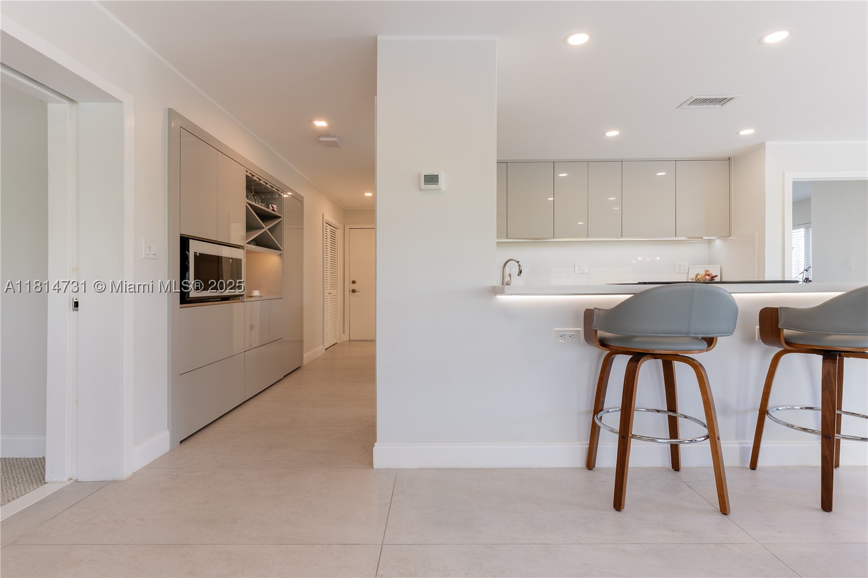 GOLDEN ISLES TOWERS CONDO - Residential