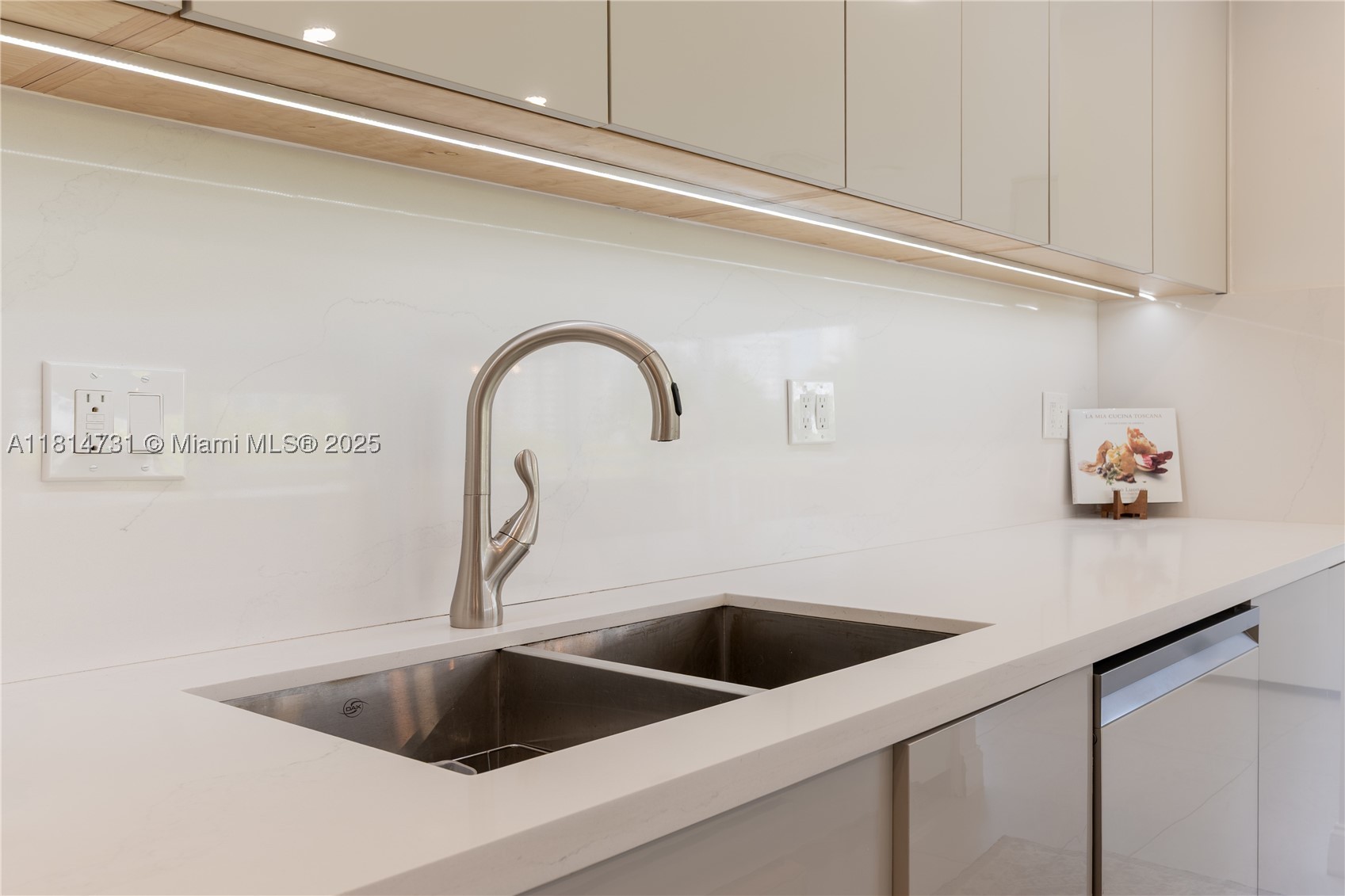GOLDEN ISLES TOWERS CONDO - Residential