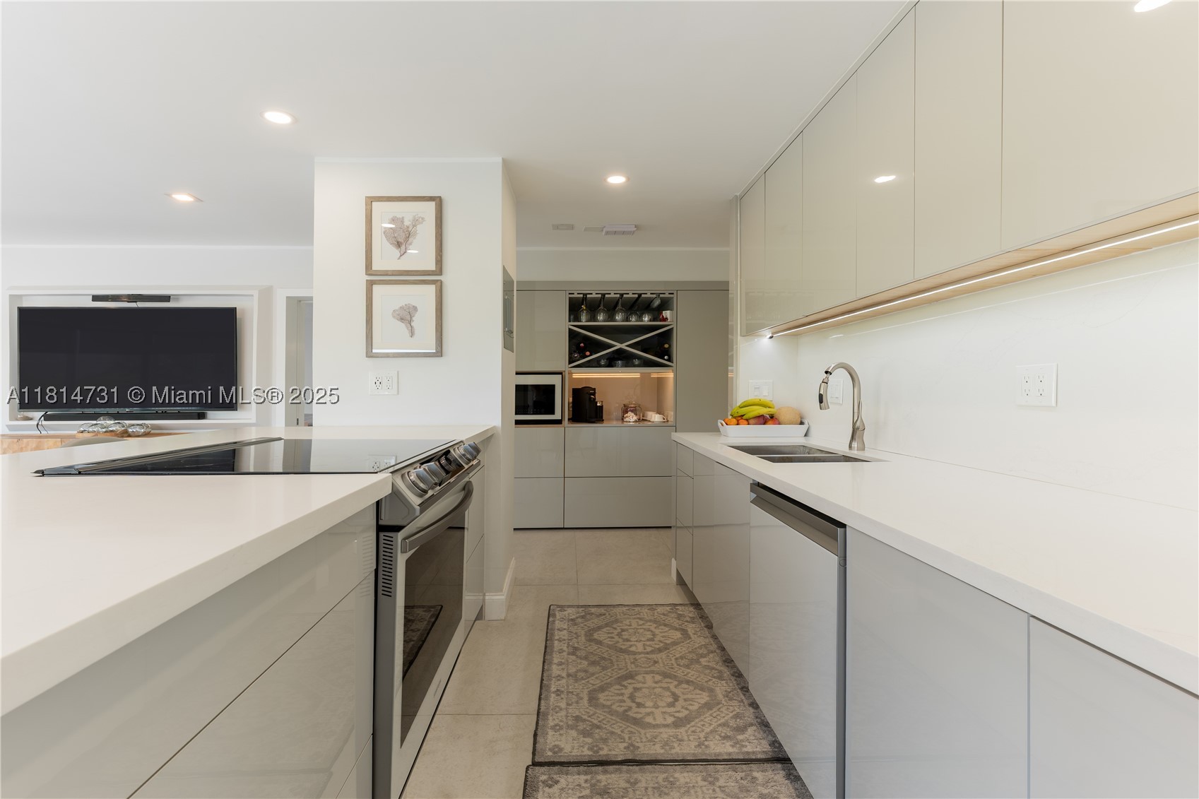 GOLDEN ISLES TOWERS CONDO - Residential