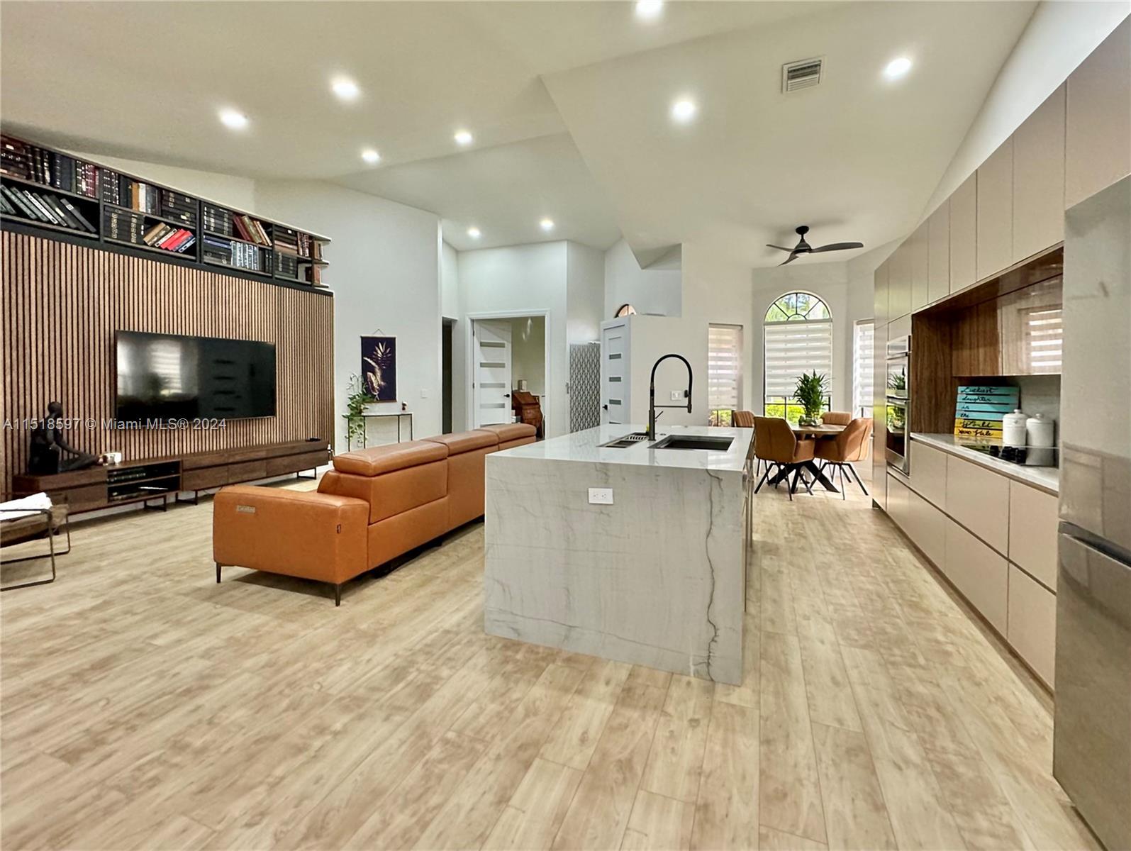 LEXINGTON CLUB - Residential