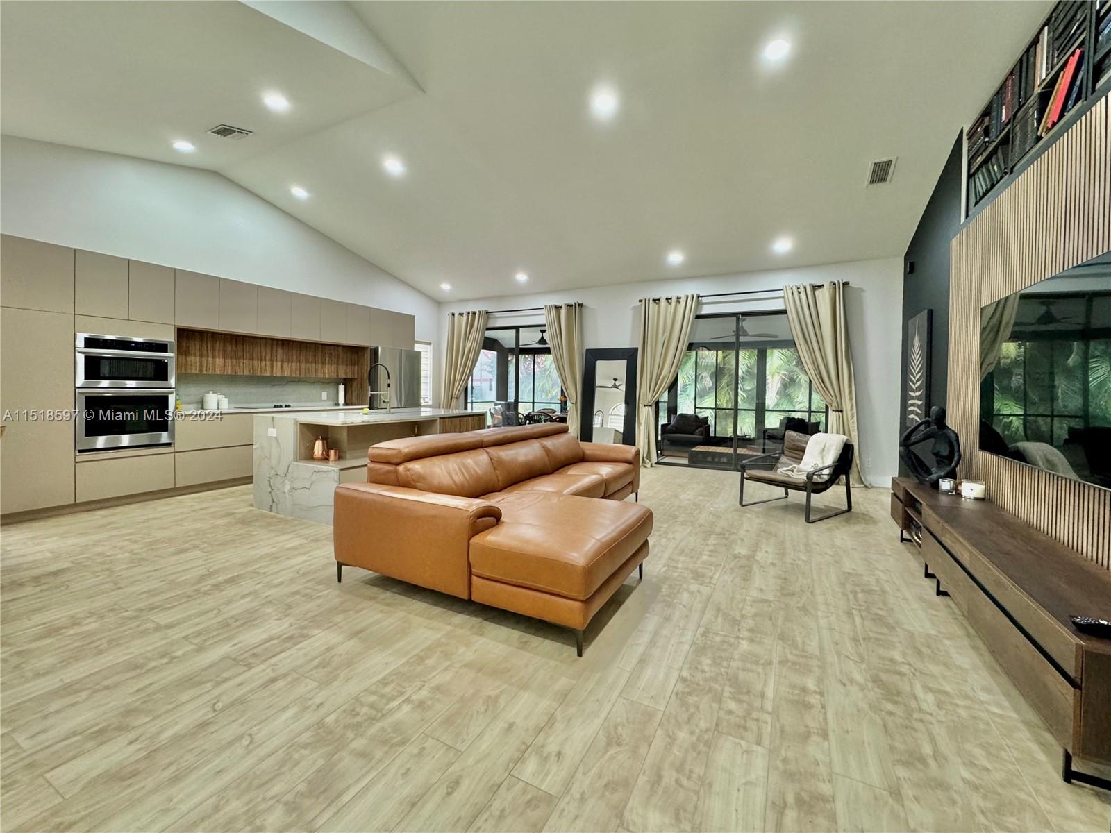 LEXINGTON CLUB - Residential