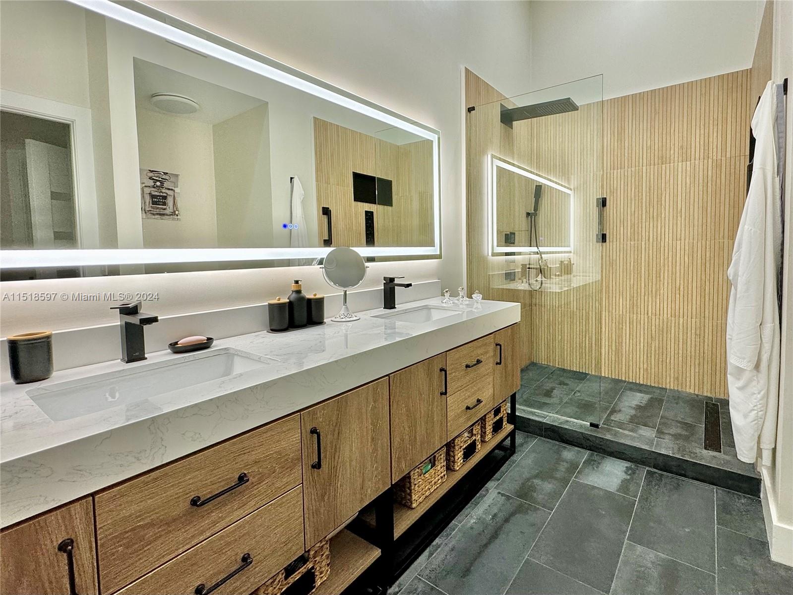 LEXINGTON CLUB - Residential