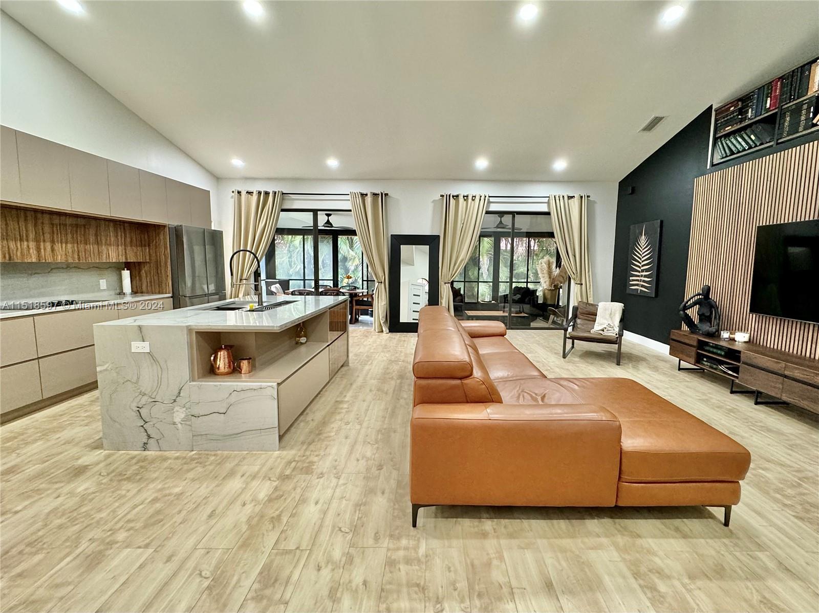 LEXINGTON CLUB - Residential
