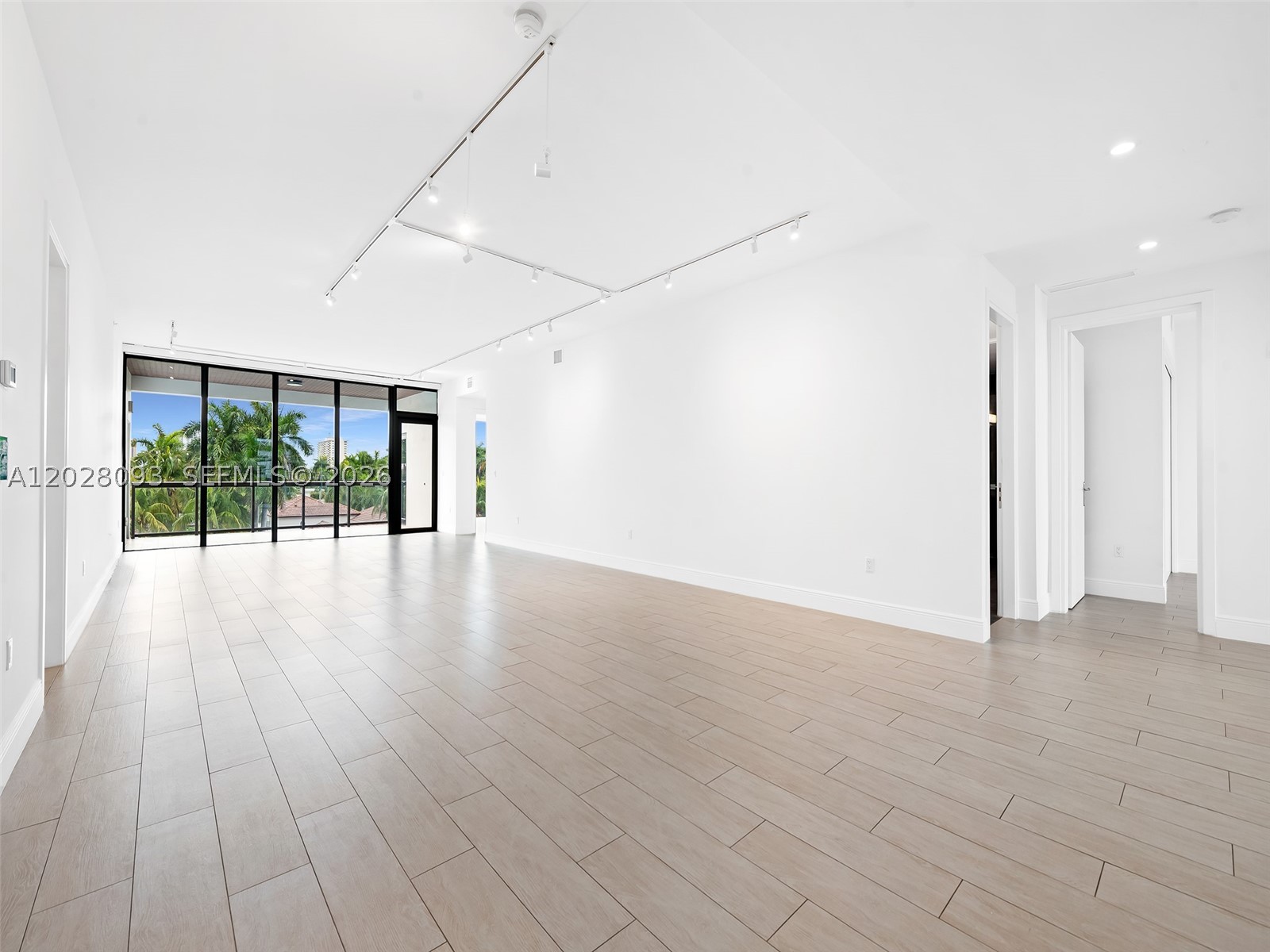 AQUALUNA LAS OLAS CONDO - Residential
