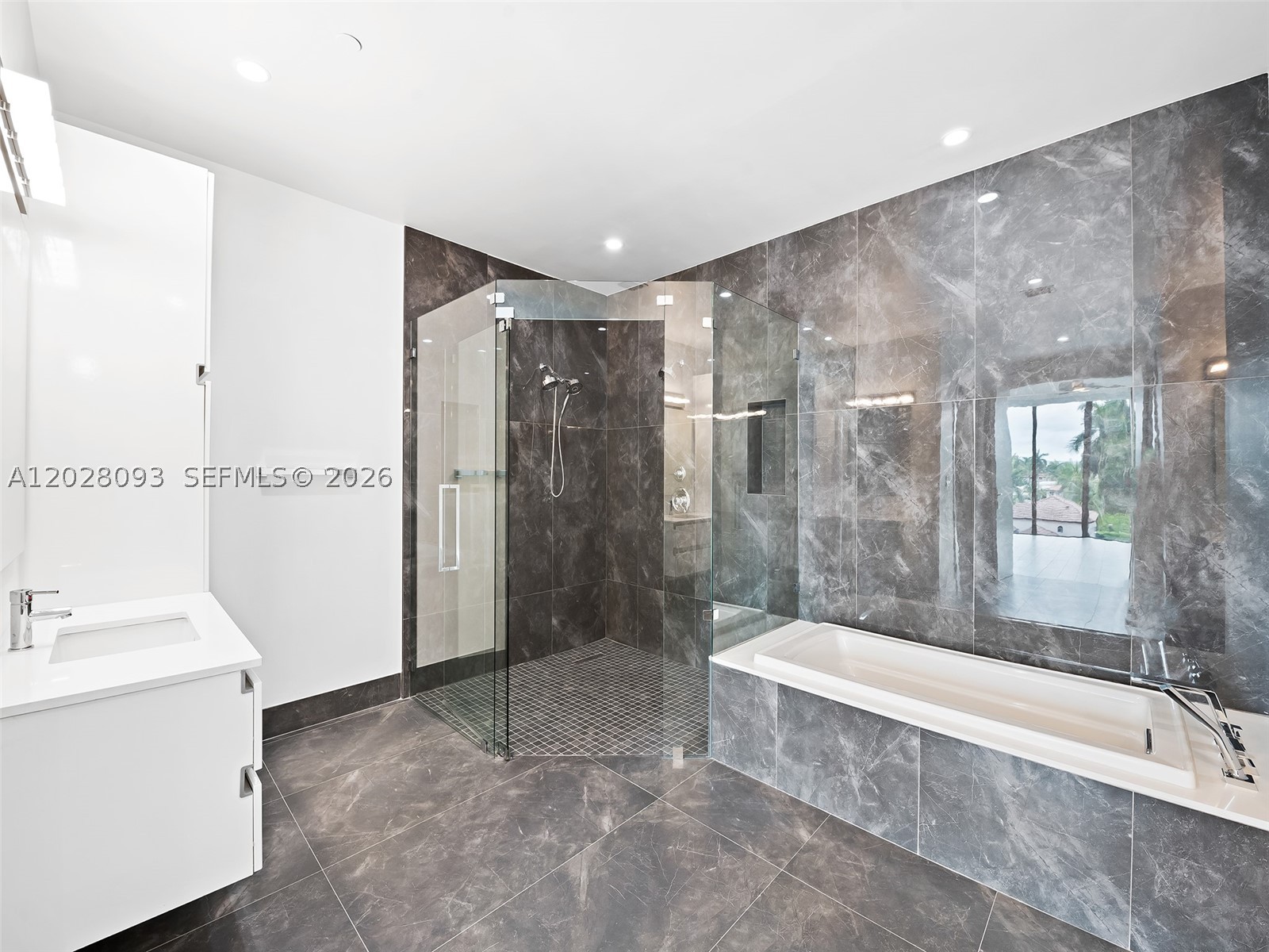 AQUALUNA LAS OLAS CONDO - Residential