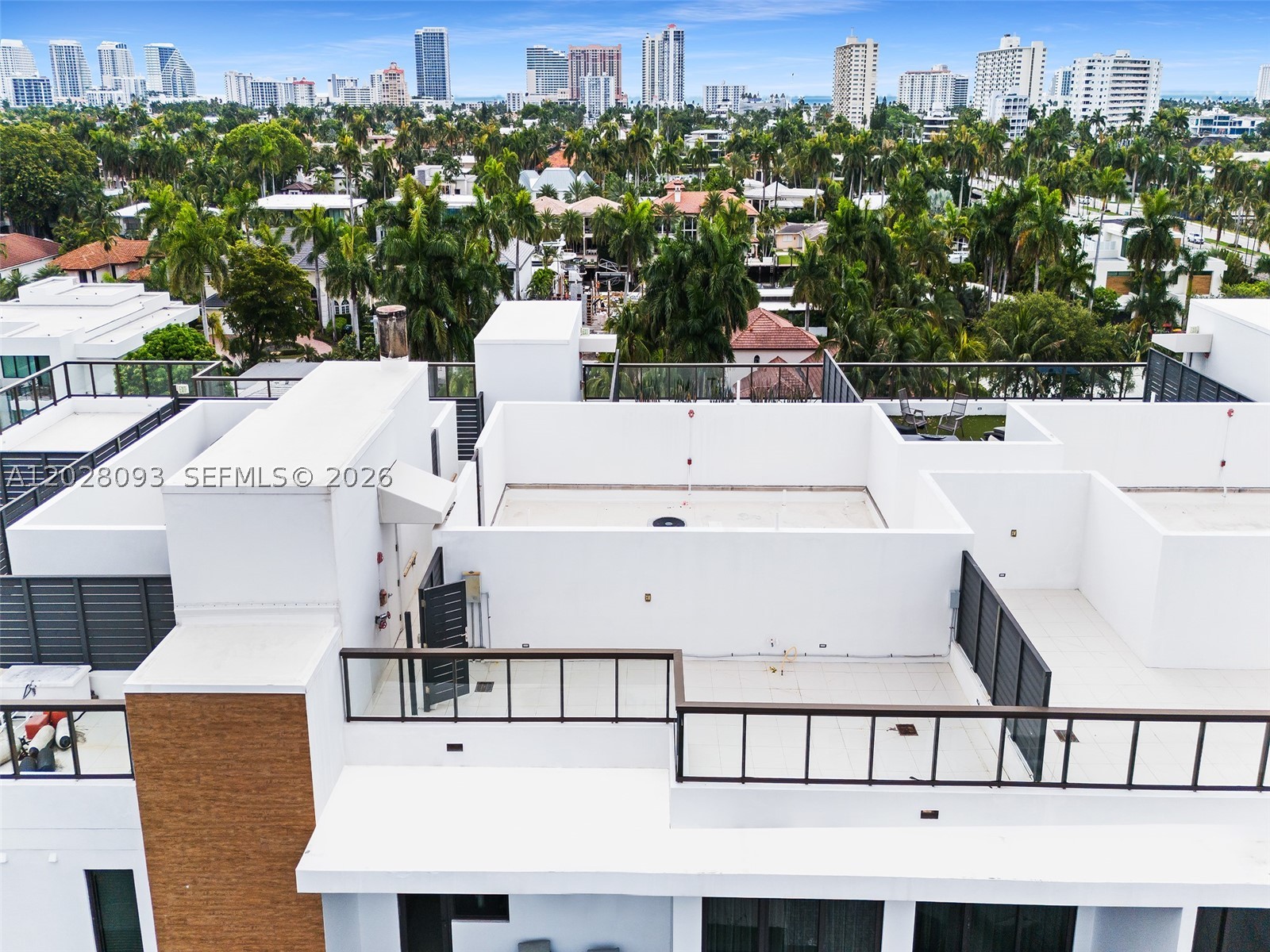 AQUALUNA LAS OLAS CONDO - Residential
