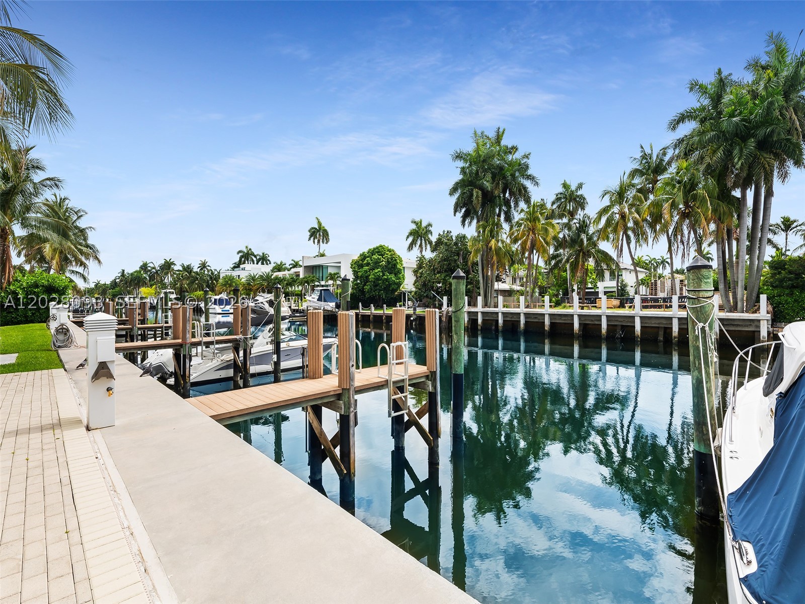 AQUALUNA LAS OLAS CONDO - Residential