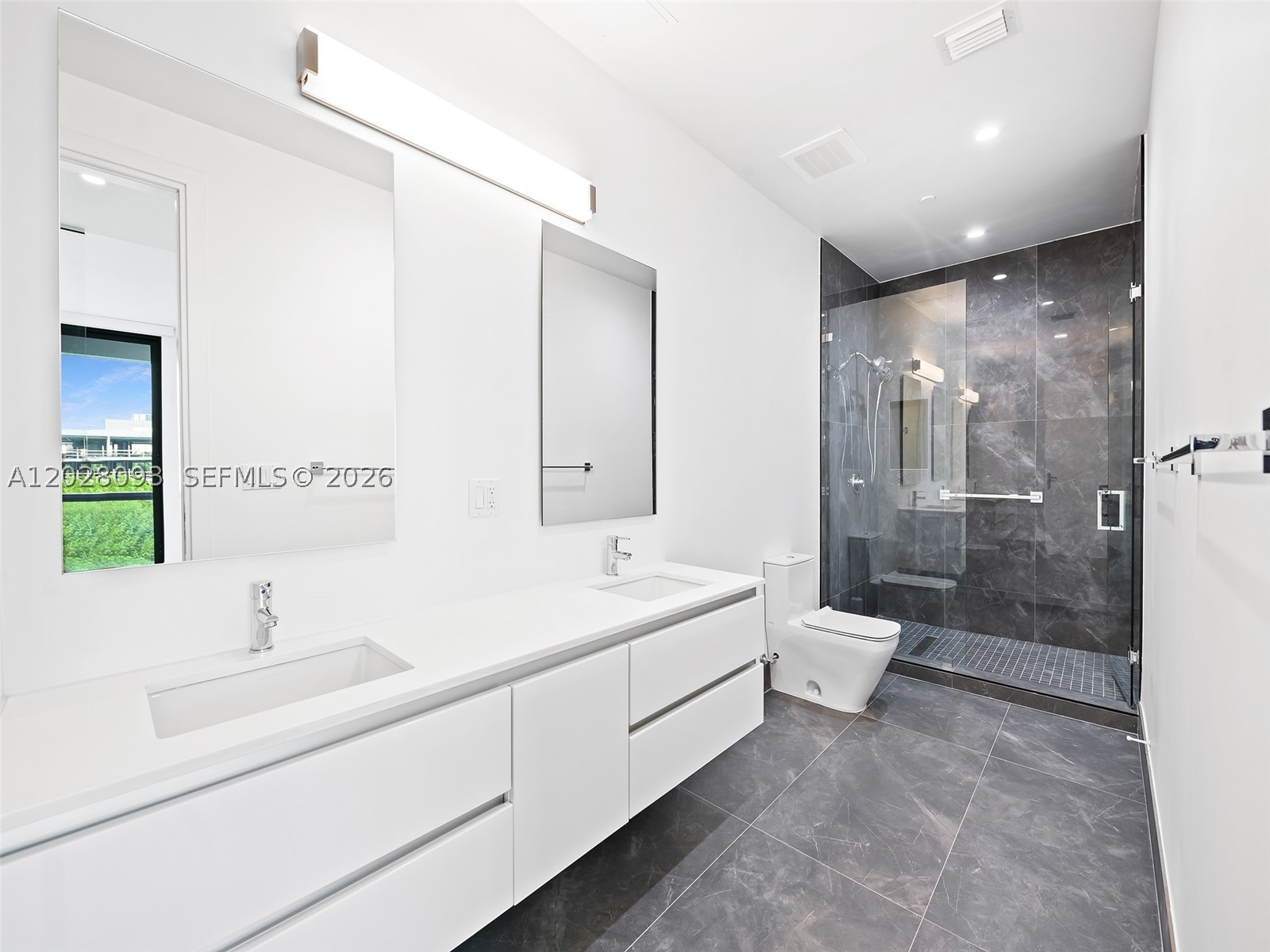 AQUALUNA LAS OLAS CONDO - Residential