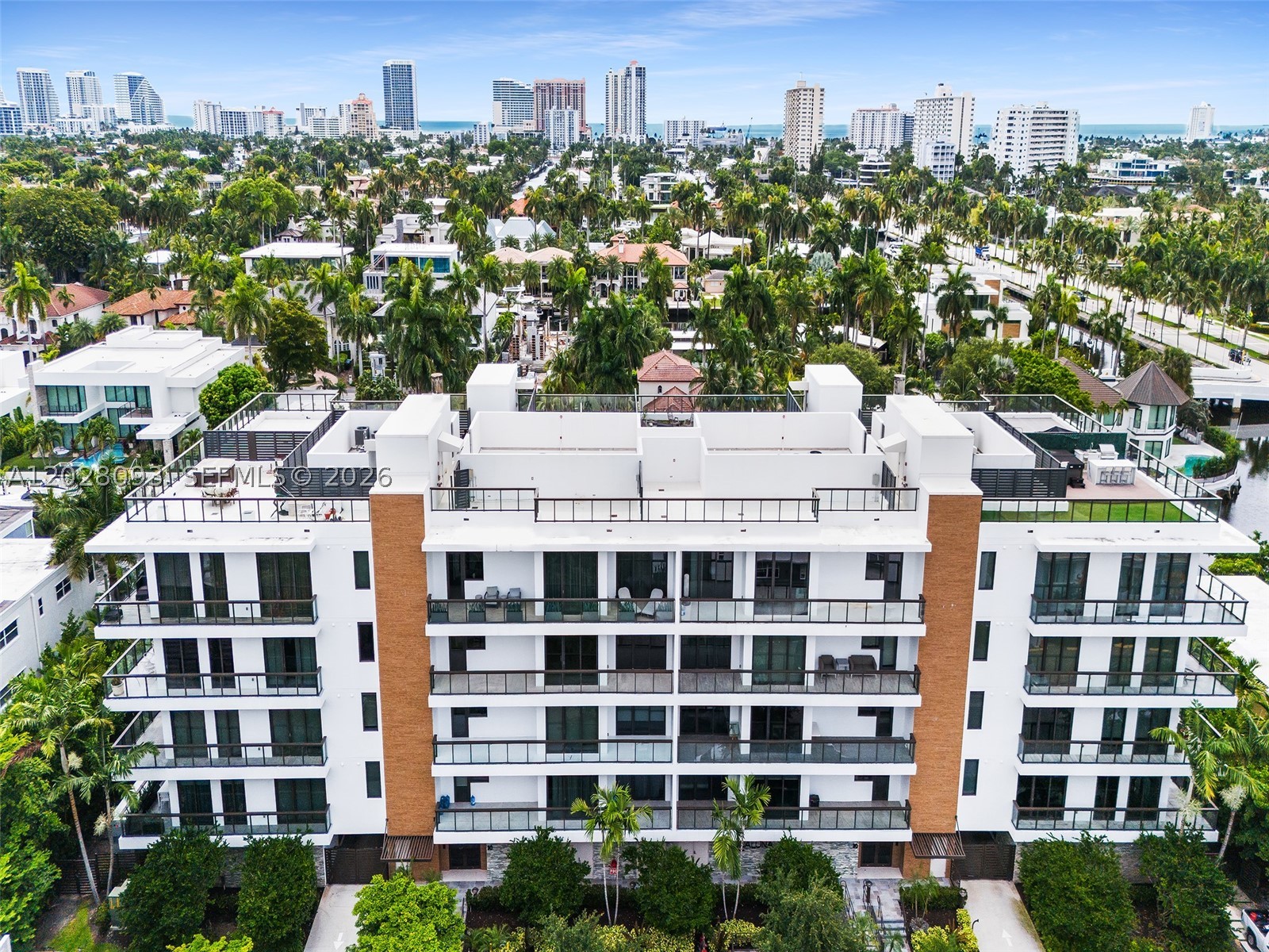 AQUALUNA LAS OLAS CONDO - Residential