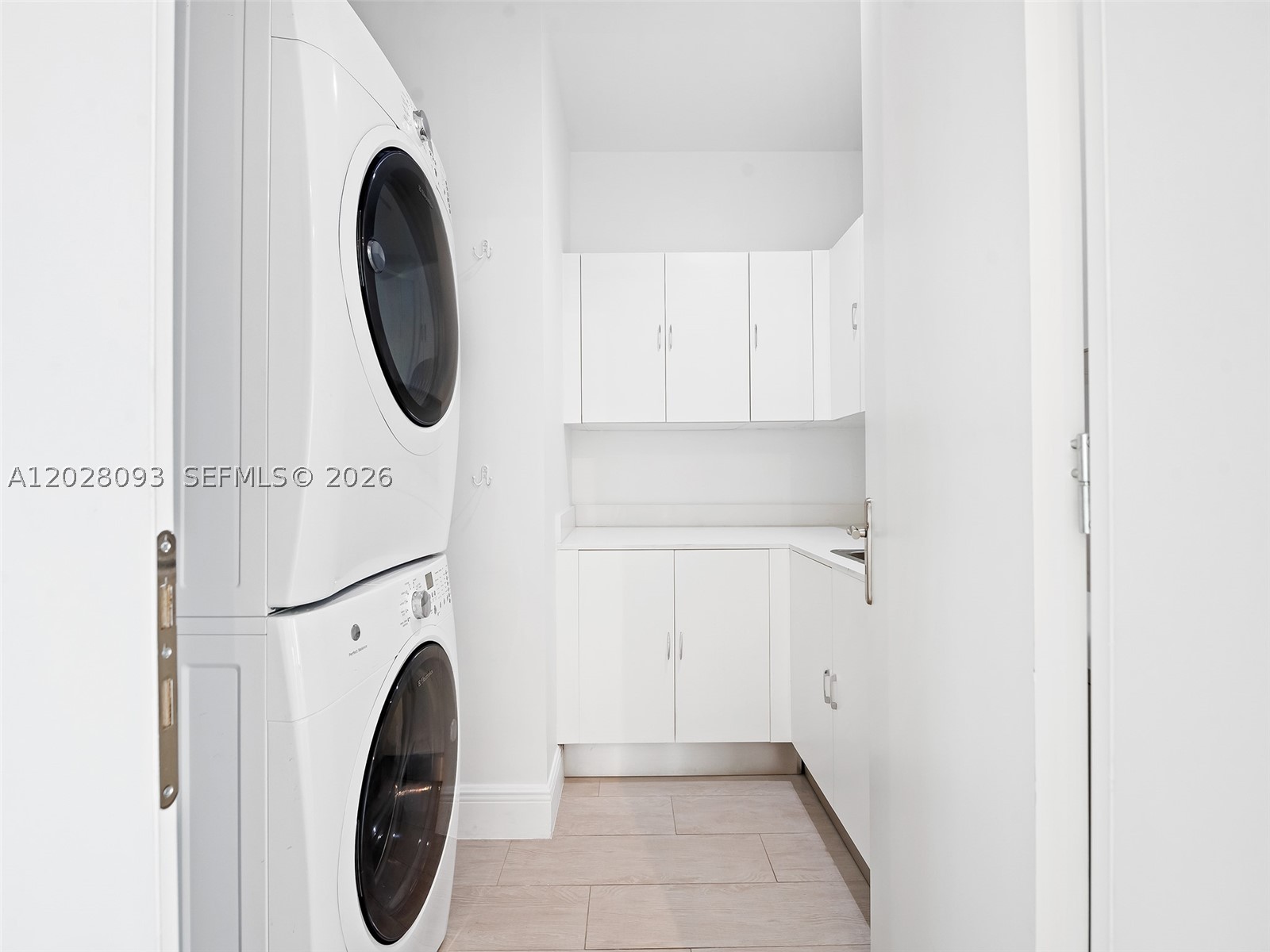 AQUALUNA LAS OLAS CONDO - Residential