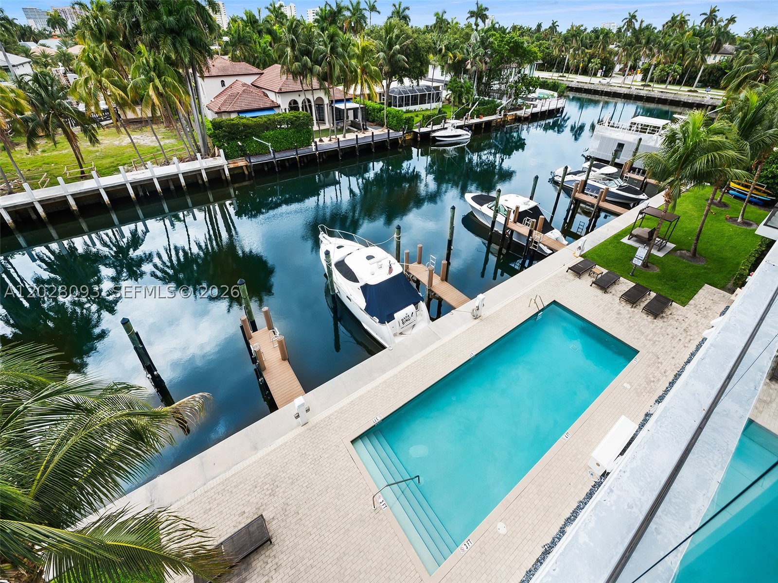 AQUALUNA LAS OLAS CONDO - Residential