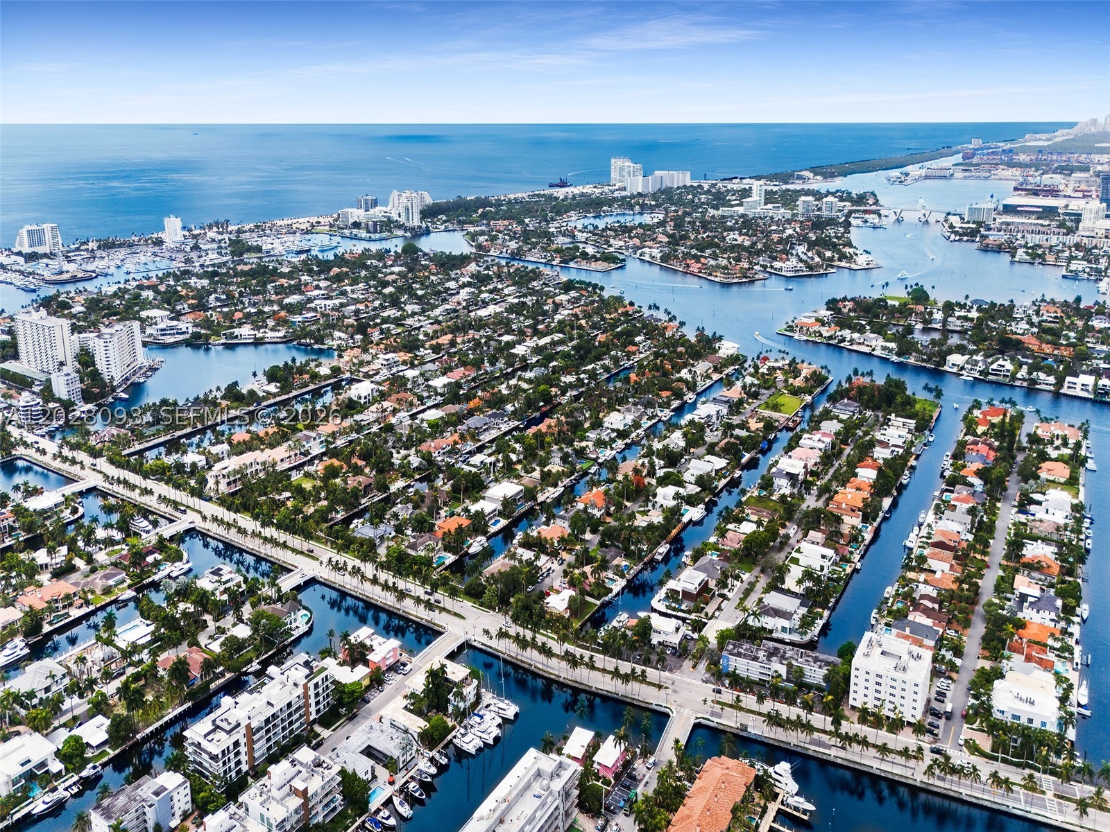 AQUALUNA LAS OLAS CONDO - Residential