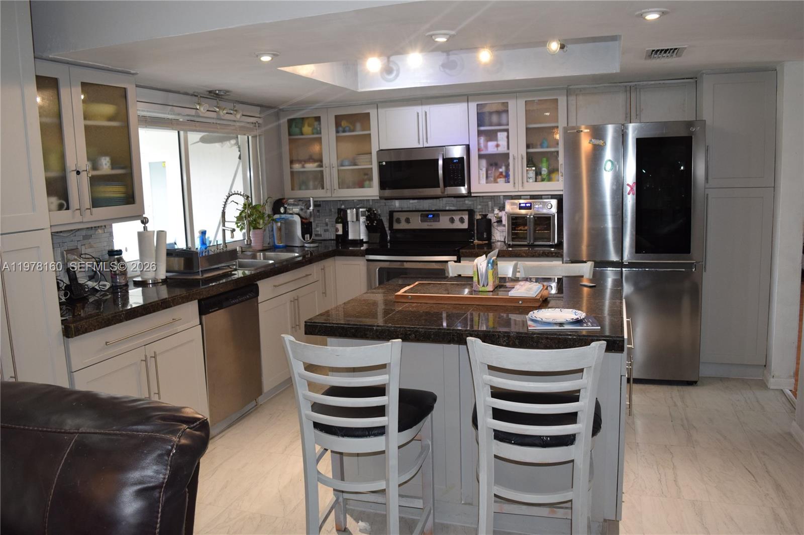 HOLLYWOOD HILLS - Residential