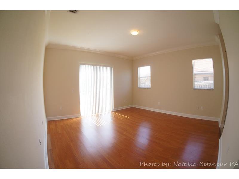 VALENCIA ACRES - Residential Lease