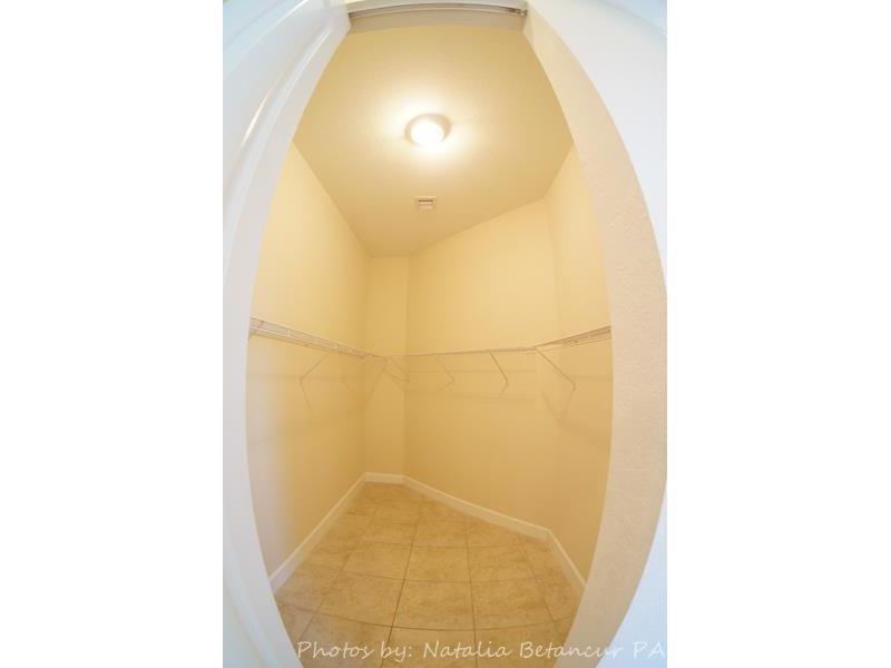 VALENCIA ACRES - Residential Lease