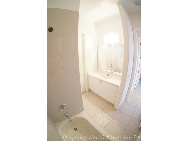 VALENCIA ACRES - Residential Lease