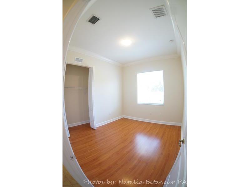 VALENCIA ACRES - Residential Lease