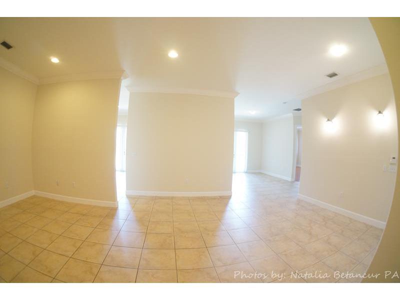 VALENCIA ACRES - Residential Lease