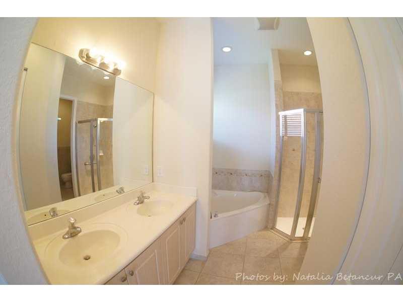 VALENCIA ACRES - Residential Lease