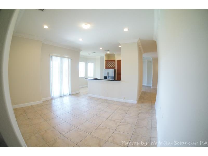 VALENCIA ACRES - Residential Lease