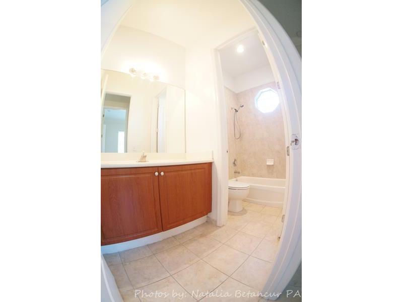 VALENCIA ACRES - Residential Lease