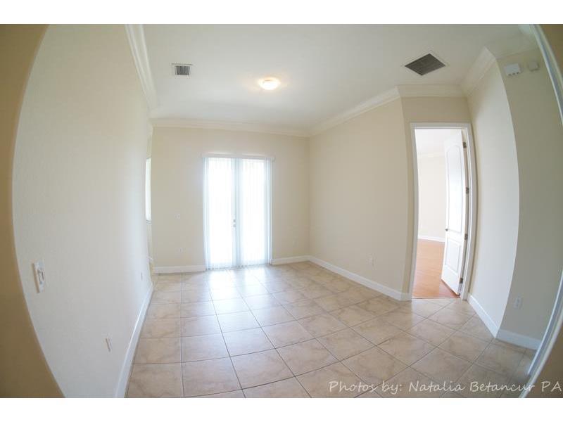 VALENCIA ACRES - Residential Lease