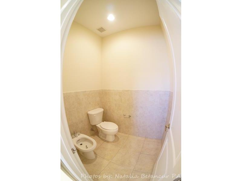 VALENCIA ACRES - Residential Lease