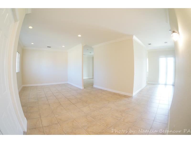 VALENCIA ACRES - Residential Lease