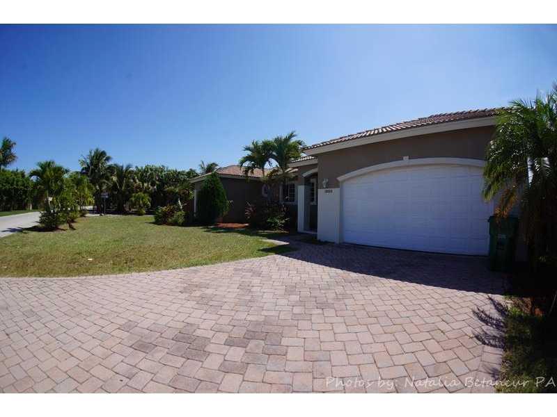 VALENCIA ACRES - Residential Lease