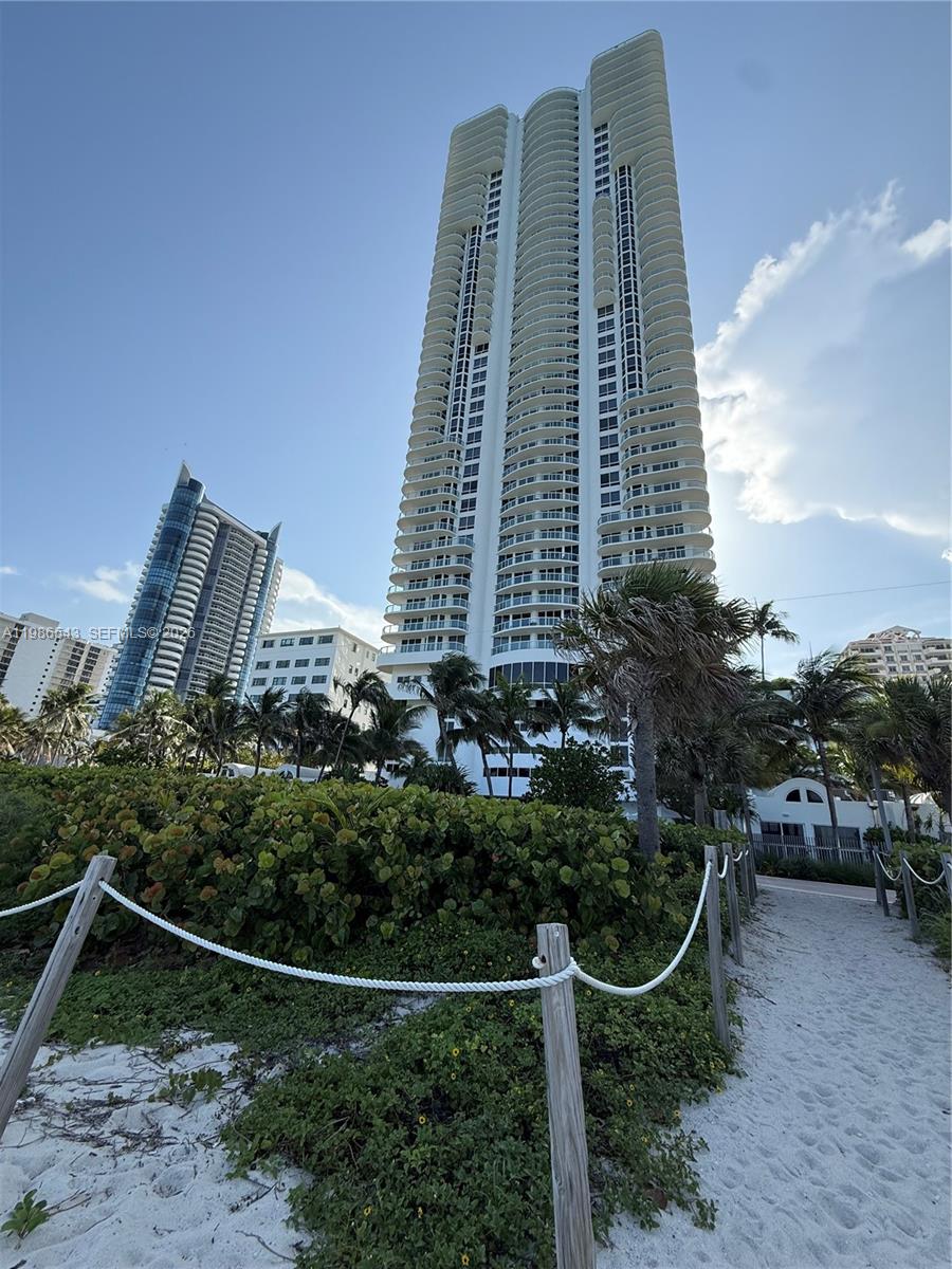 AKOYA CONDO - Residential
