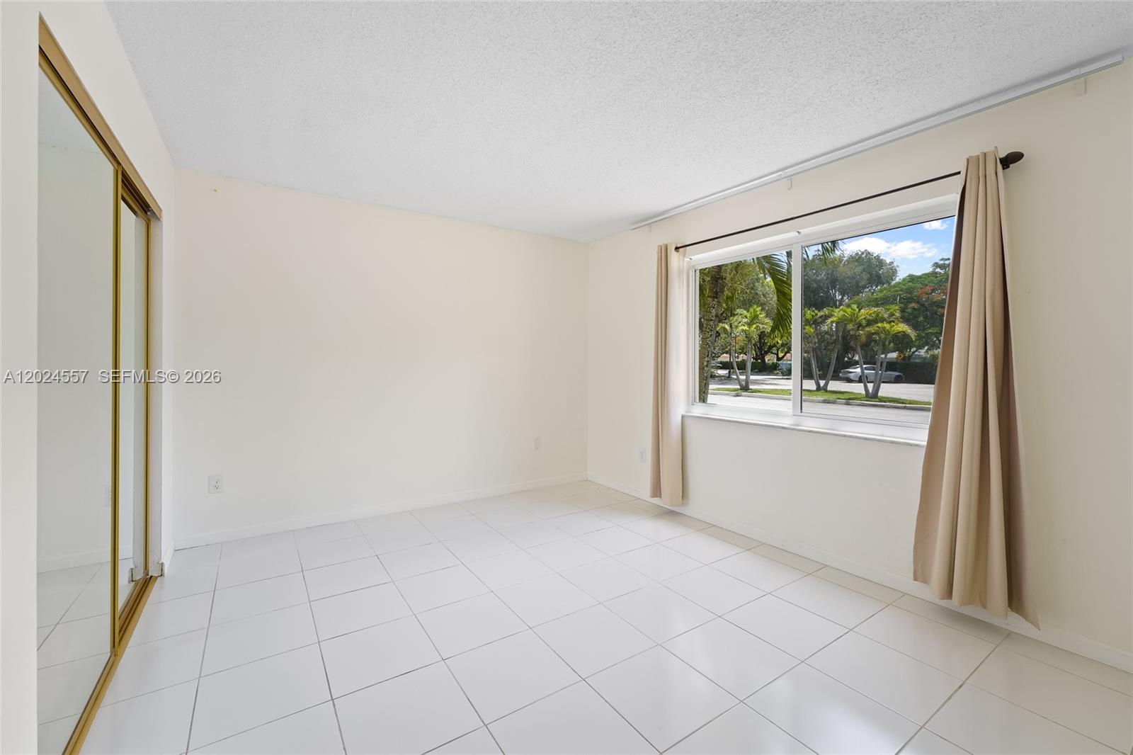 VILLAGE OF KINGS CREEK CO - Residential Lease