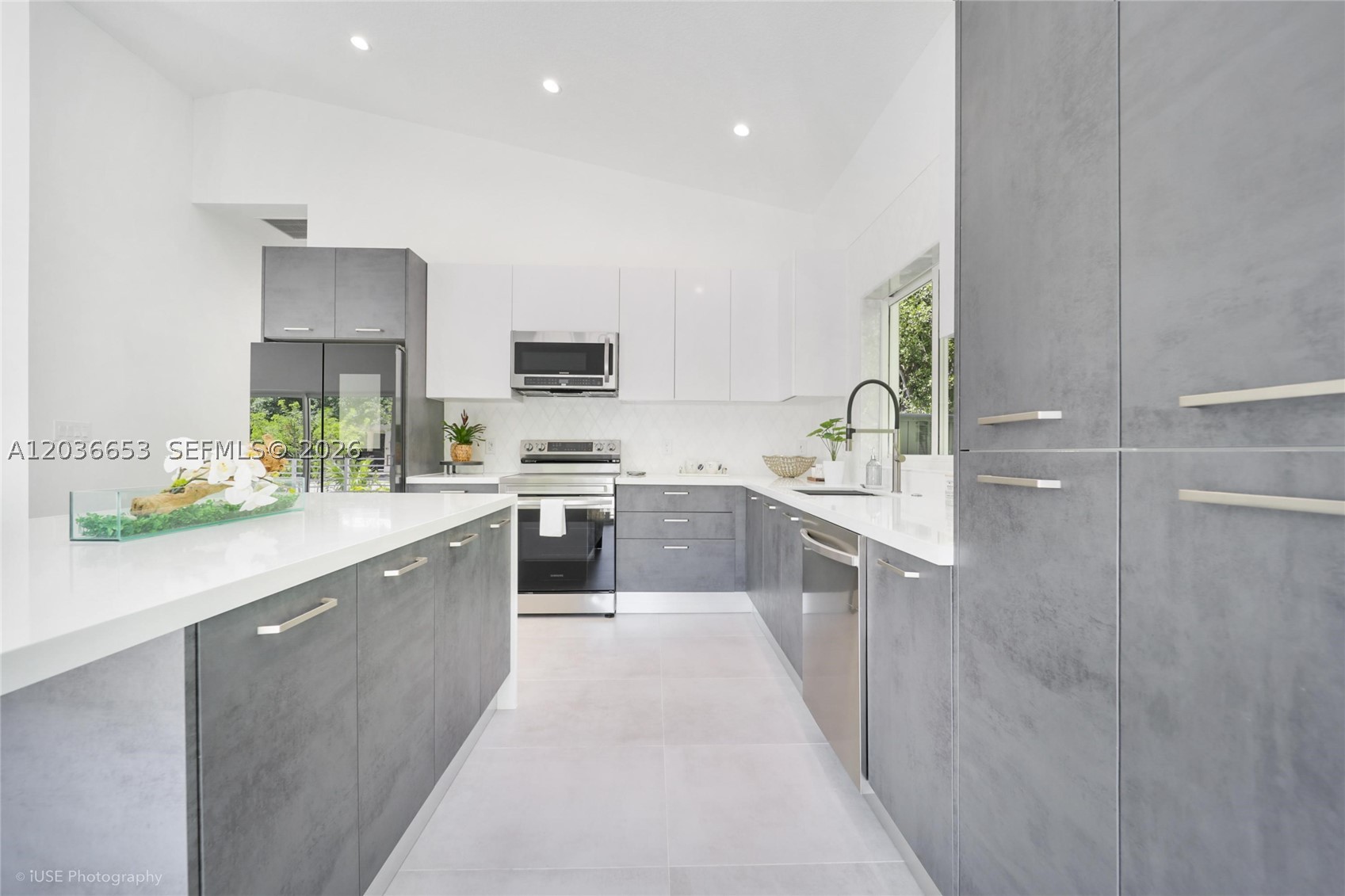 BOWENS ADD RIVIERA VILLAG - Residential Lease