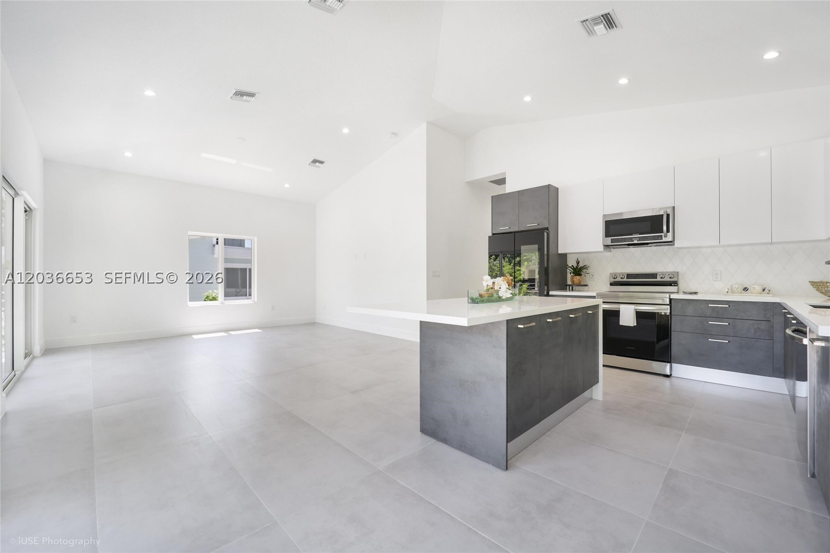 BOWENS ADD RIVIERA VILLAG - Residential Lease