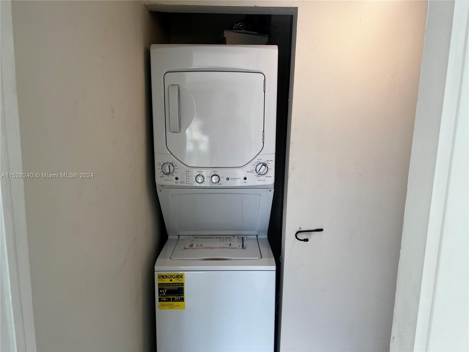 COURTYARDS AT KENDALL CON - Residential Lease