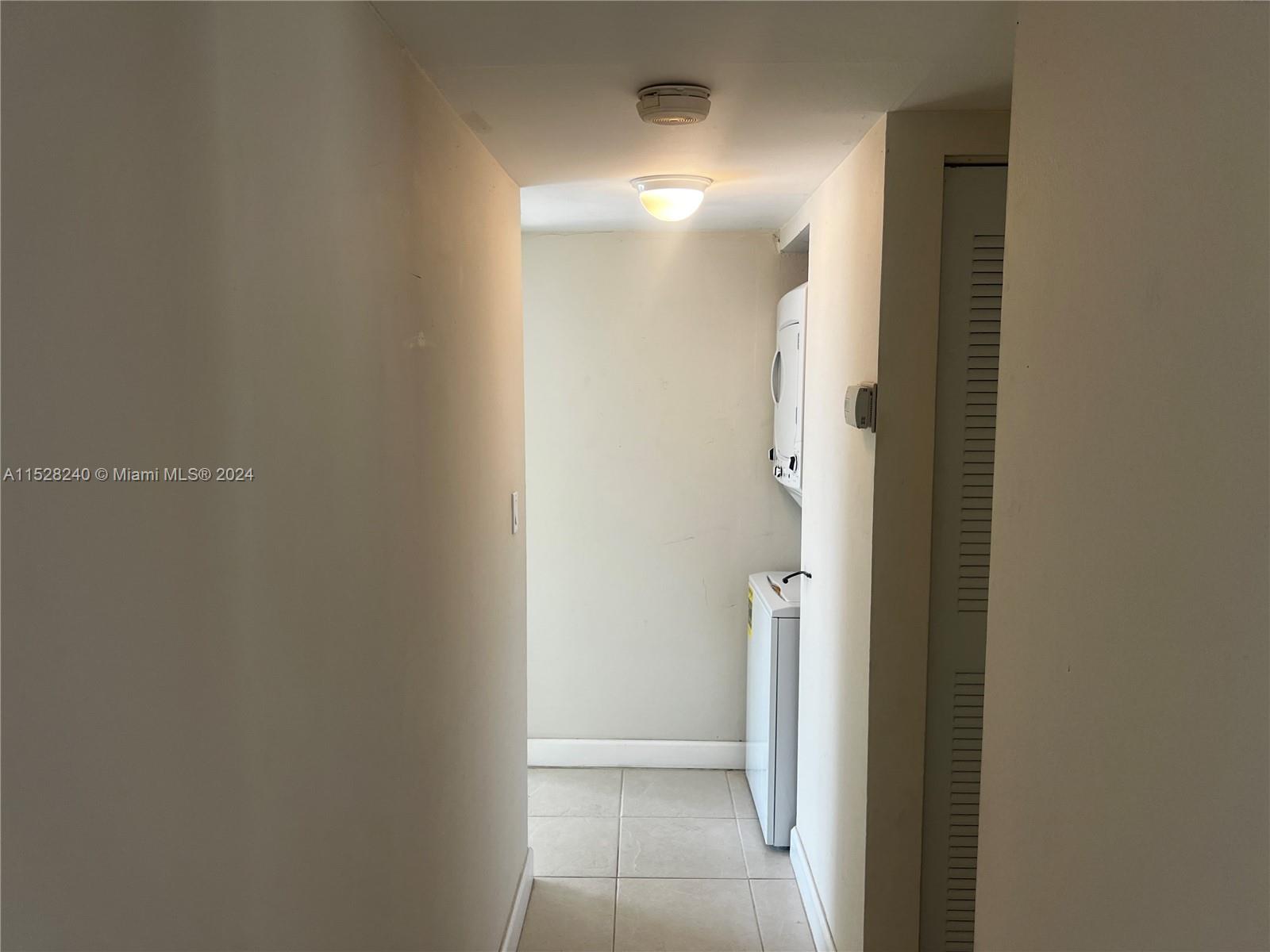 COURTYARDS AT KENDALL CON - Residential Lease