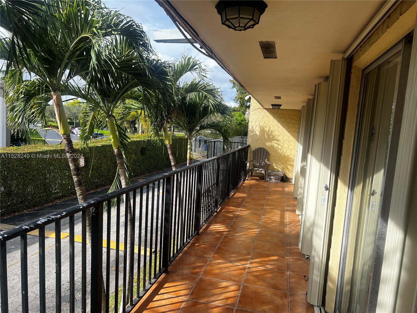 COURTYARDS AT KENDALL CON - Residential Lease