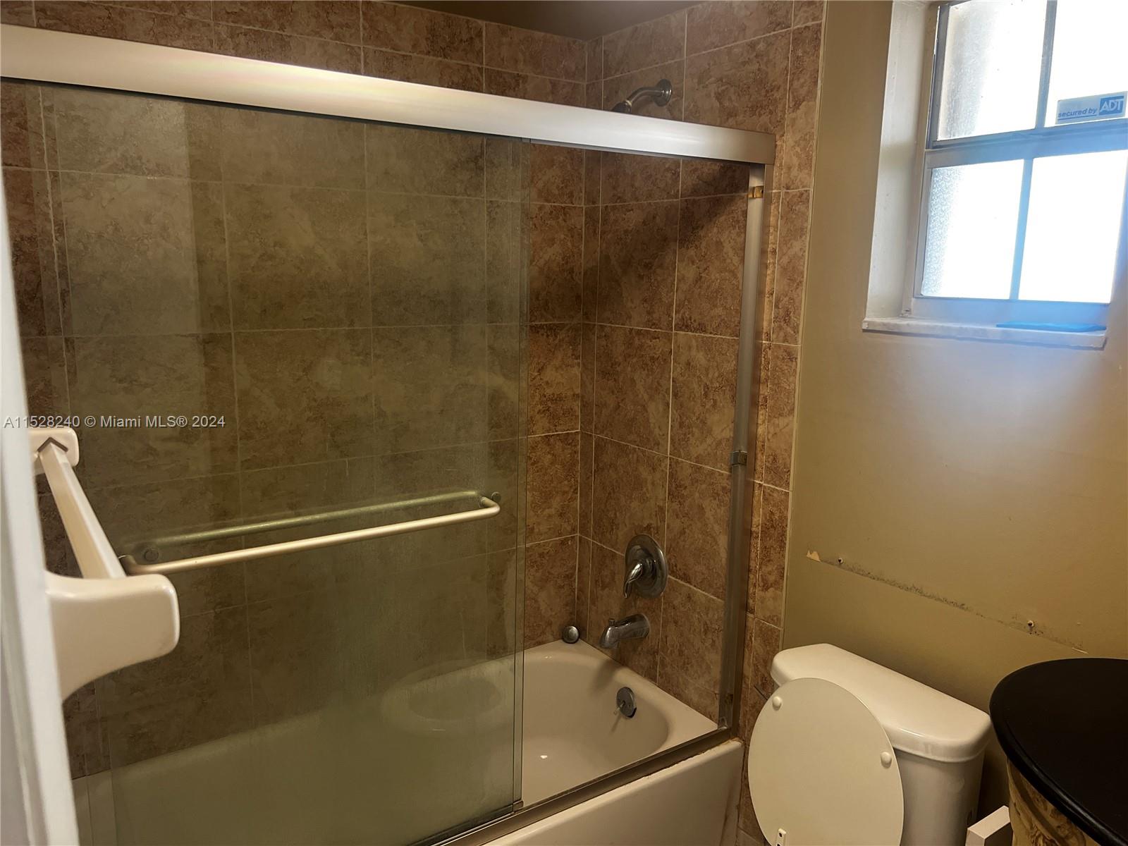 COURTYARDS AT KENDALL CON - Residential Lease