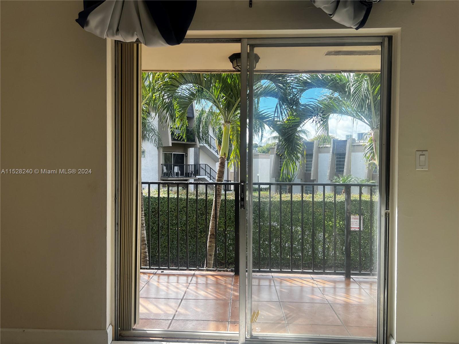 COURTYARDS AT KENDALL CON - Residential Lease