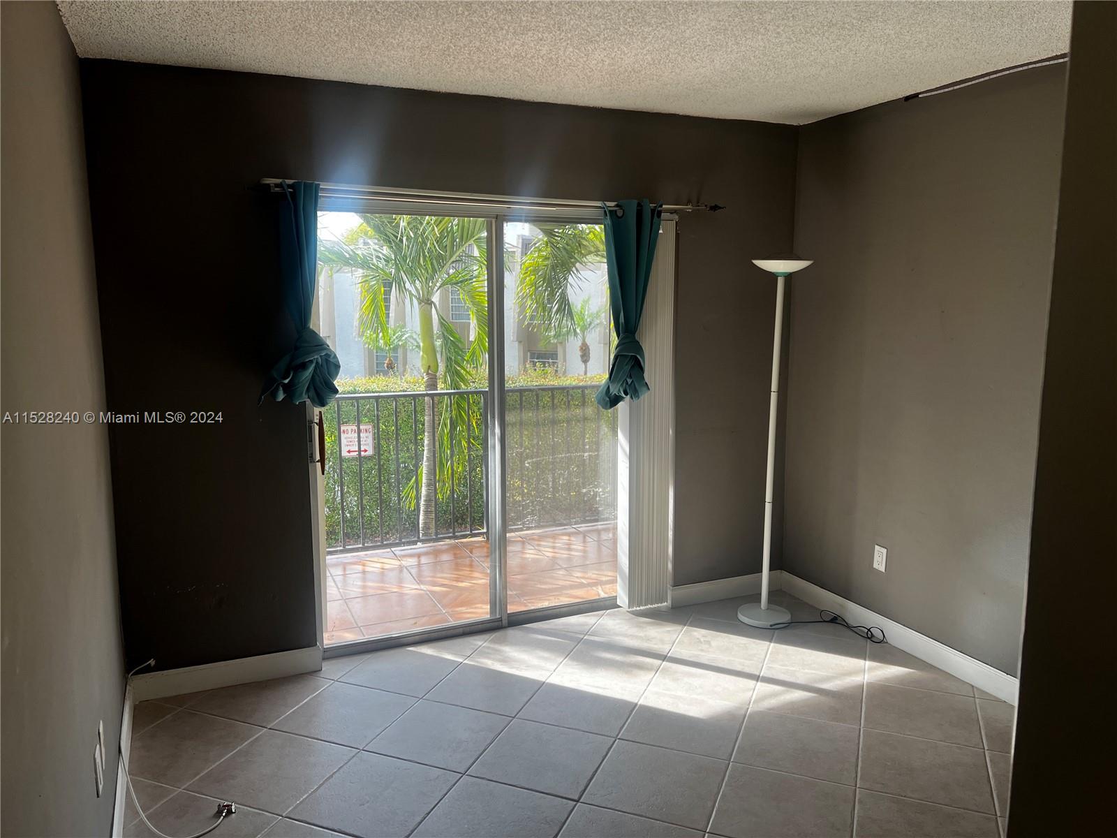 COURTYARDS AT KENDALL CON - Residential Lease