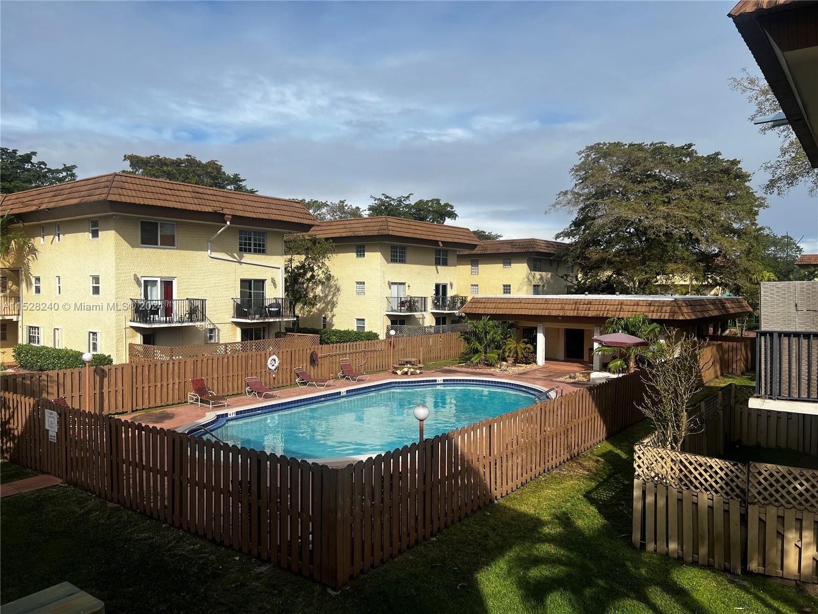 COURTYARDS AT KENDALL CON - Residential Lease