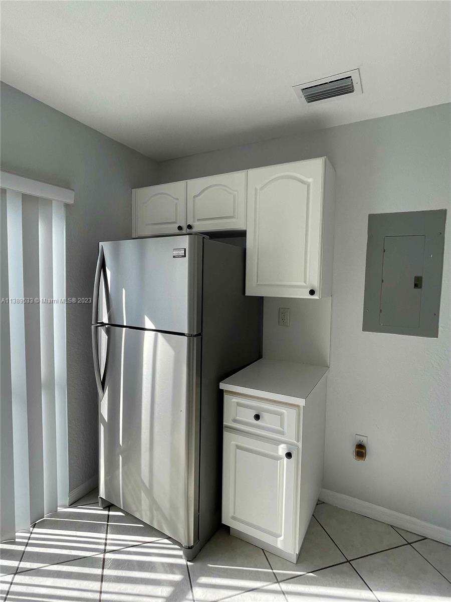 DORAL GRAND CONDO - Residential Lease