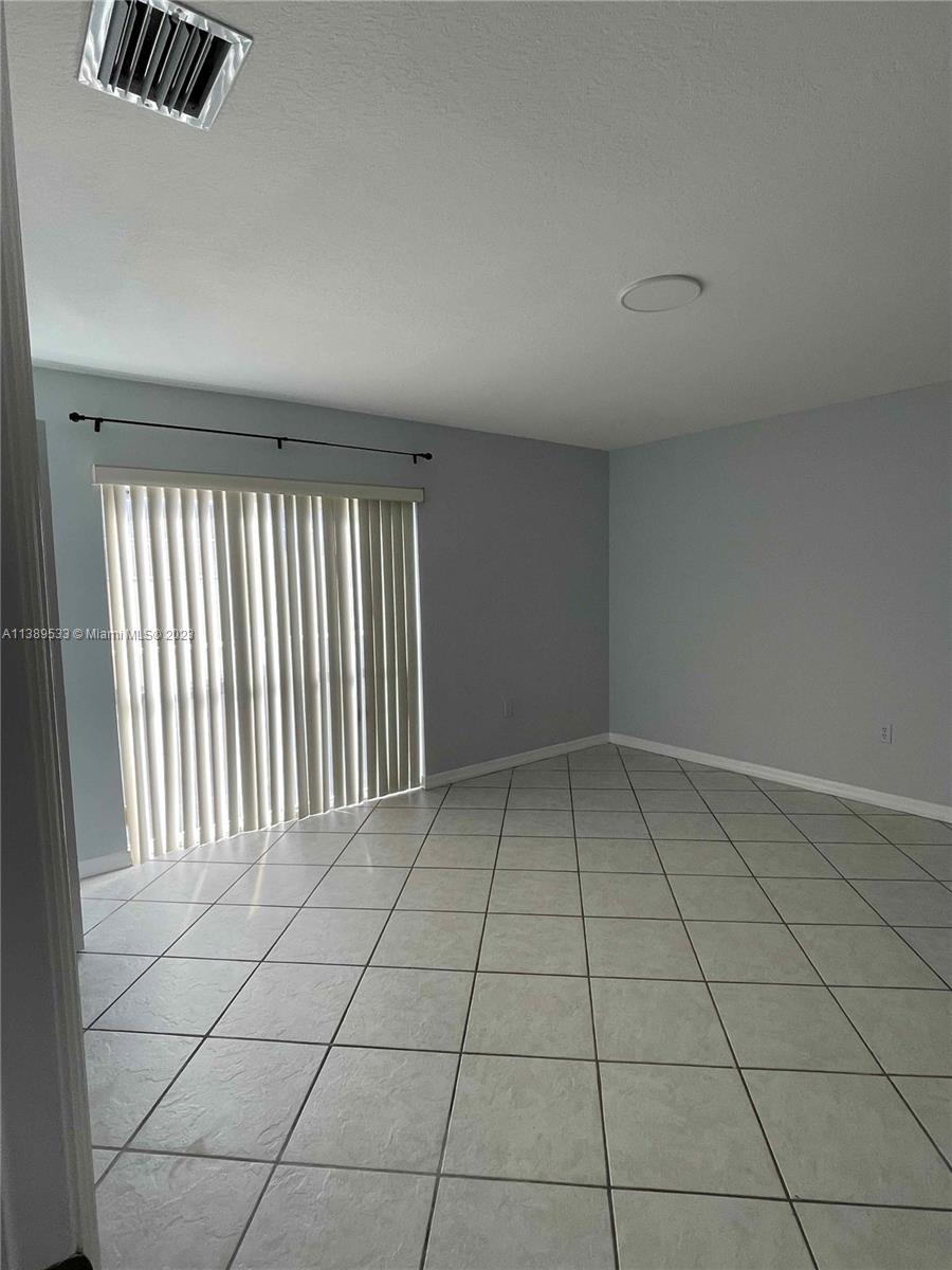 DORAL GRAND CONDO - Residential Lease