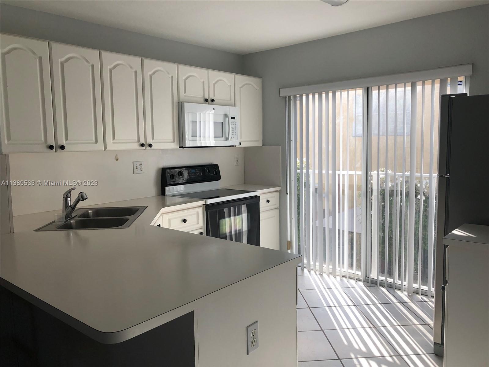 DORAL GRAND CONDO - Residential Lease