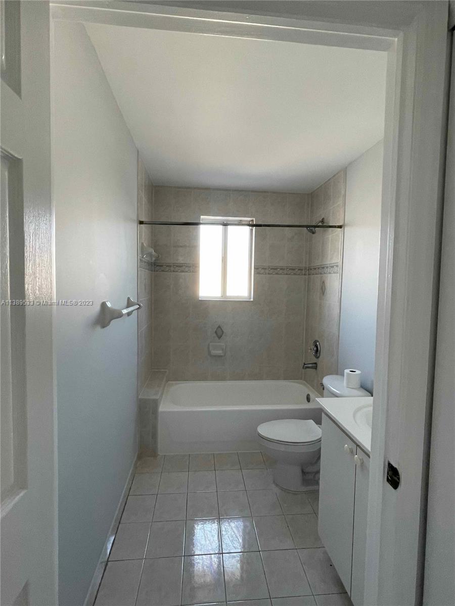 DORAL GRAND CONDO - Residential Lease