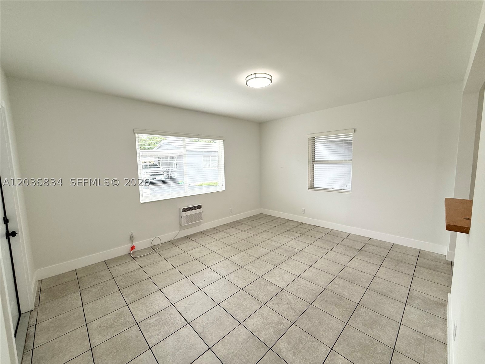 HOLLYWOOD LITTLE RANCHES - Residential Lease