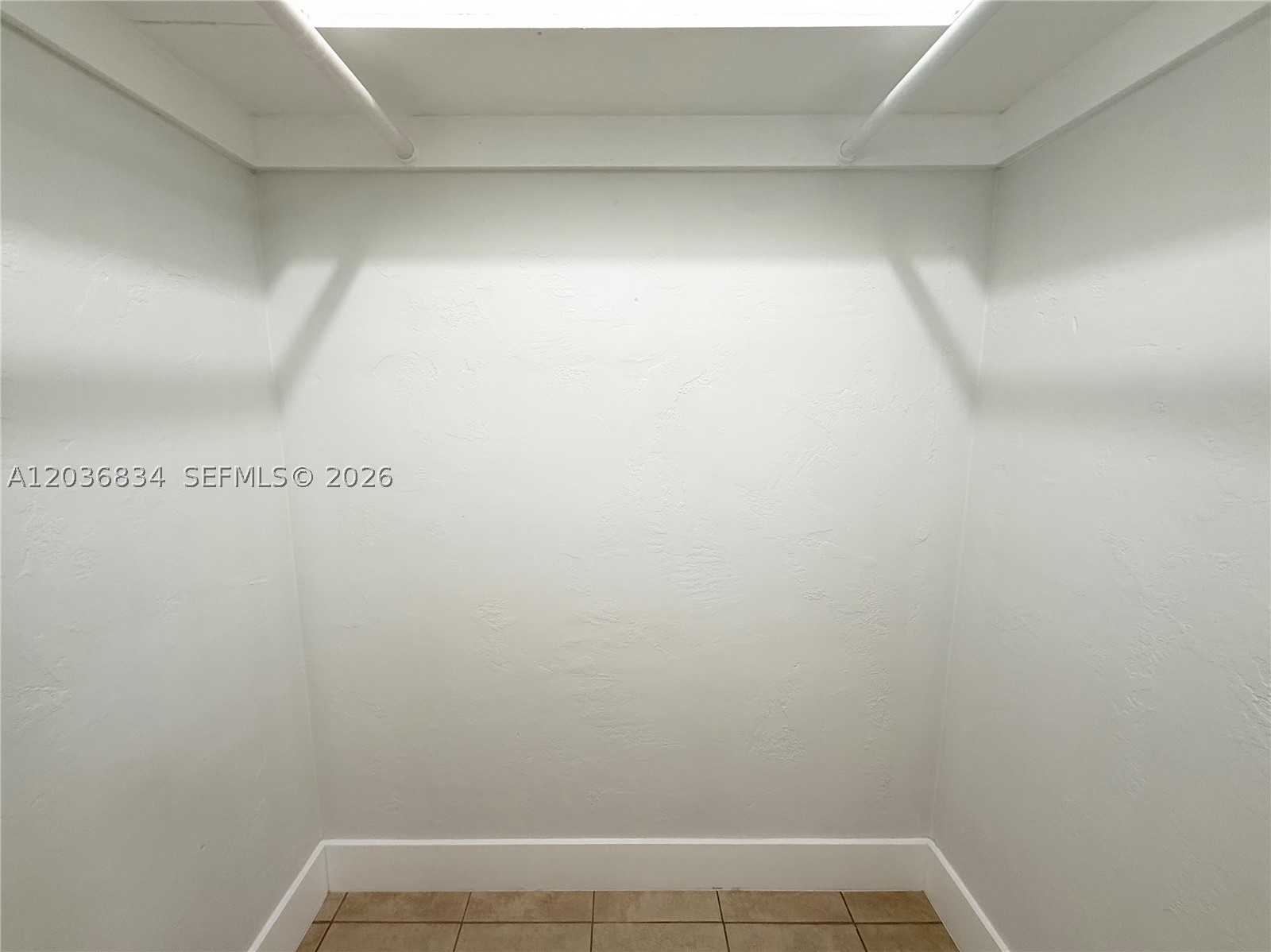 HOLLYWOOD LITTLE RANCHES - Residential Lease