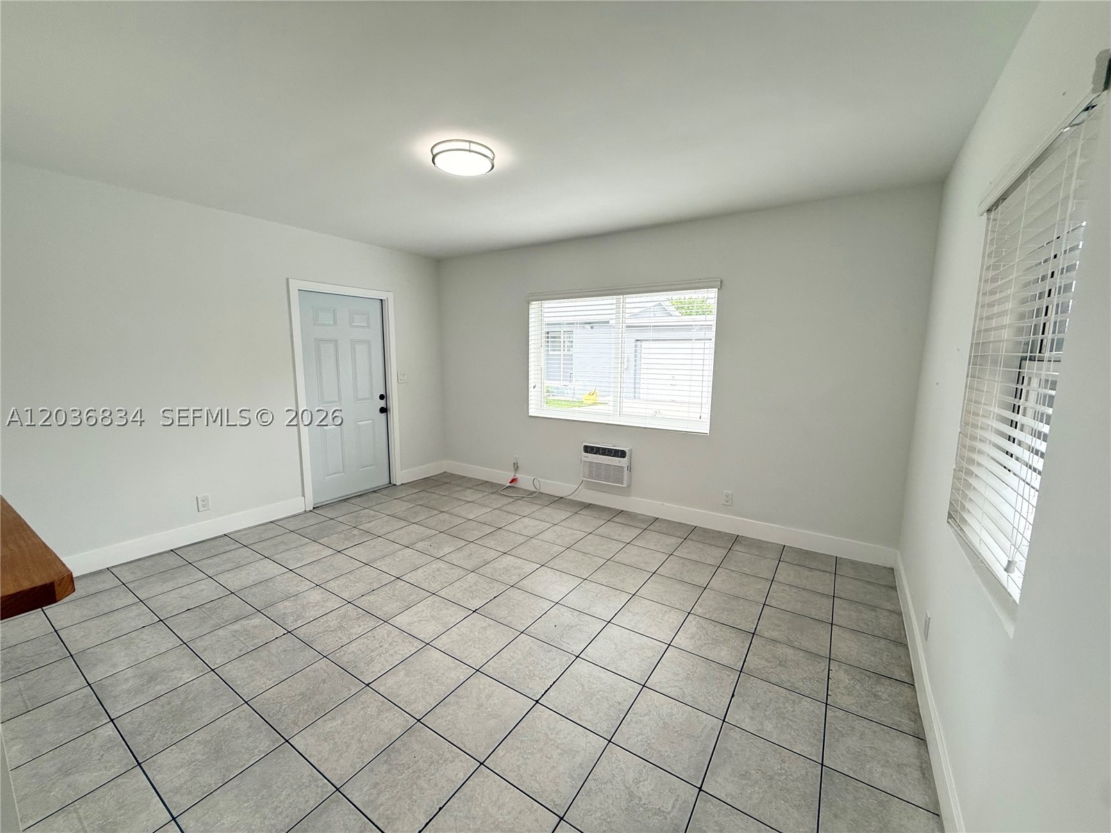 HOLLYWOOD LITTLE RANCHES - Residential Lease