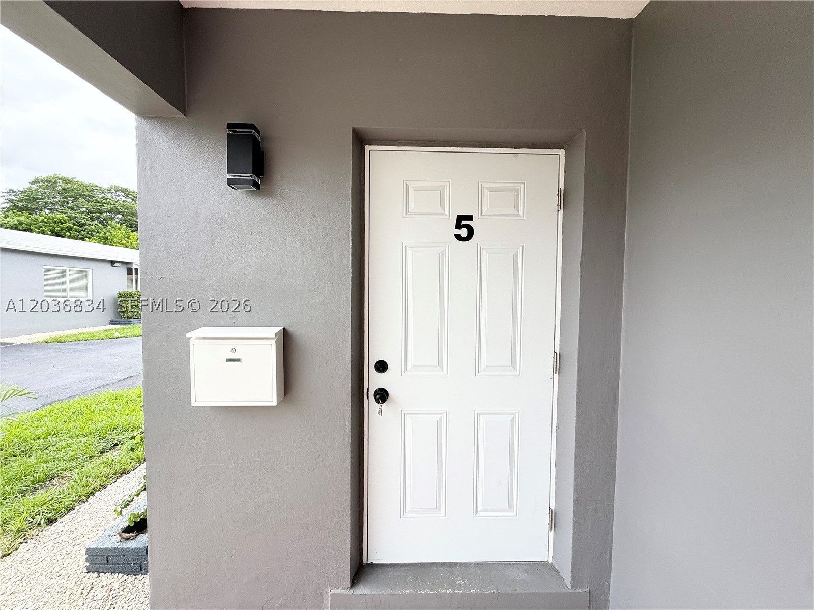 HOLLYWOOD LITTLE RANCHES - Residential Lease